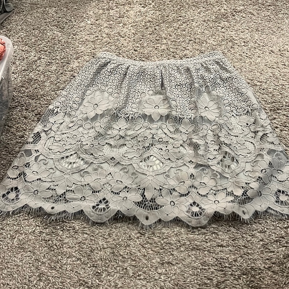 Grey medium flowly lace skirt